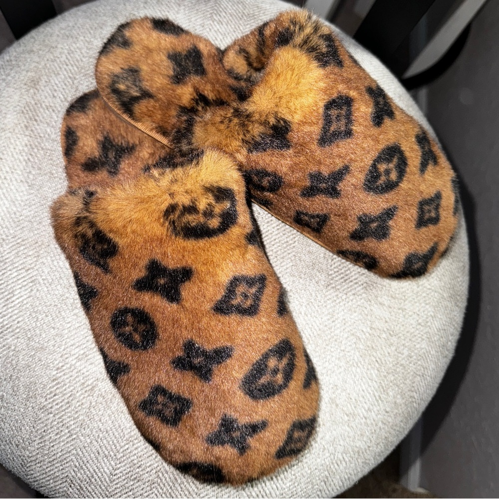 Louis Vuitton Slippers